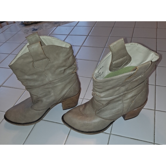 Charles Albert Shoes - Women’s boots cowboy ankle booties shoes heeled winter summer travel party music